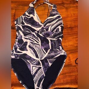 La Blanca Women's  Underwire Cross-wrap One Piece Swimsuit